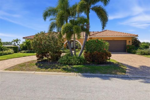 House in Saint Petersburg, Florida 4 bedrooms, 229.65 sq.m. № 2129697 - photo 2