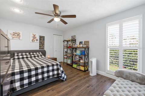 House in Saint Petersburg, Florida 4 bedrooms, 229.65 sq.m. № 2129697 - photo 30