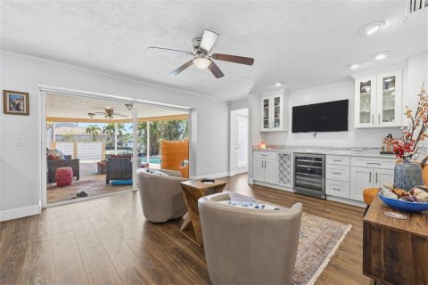 House in Saint Petersburg, Florida 4 bedrooms, 229.65 sq.m. № 2129697 - photo 19