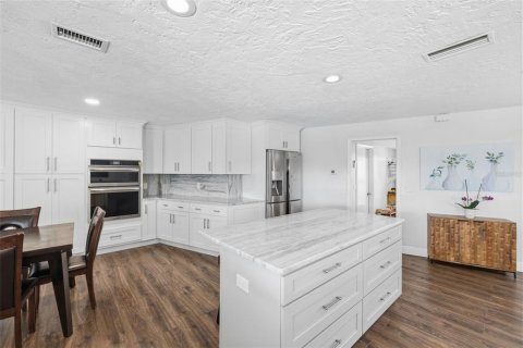 House in Saint Petersburg, Florida 4 bedrooms, 229.65 sq.m. № 2129697 - photo 17