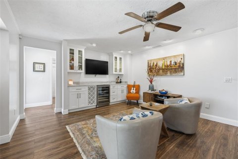 House in Saint Petersburg, Florida 4 bedrooms, 229.65 sq.m. № 2129697 - photo 20