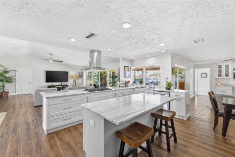 House in Saint Petersburg, Florida 4 bedrooms, 229.65 sq.m. № 2129697 - photo 15