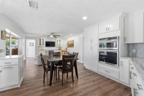 House in Saint Petersburg, Florida 4 bedrooms, 229.65 sq.m. № 2129697 - photo 18