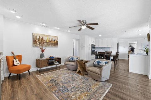 House in Saint Petersburg, Florida 4 bedrooms, 229.65 sq.m. № 2129697 - photo 21