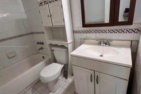 Condo in Miami Gardens, Florida  № 1836592 - photo 13