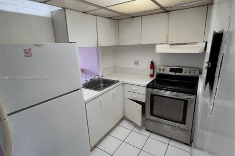 Condo in Miami Gardens, Florida  № 1836592 - photo 10