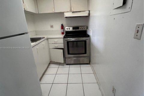 Condo in Miami Gardens, Florida  № 1836592 - photo 6