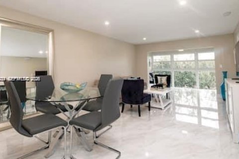 Condominio en venta en Lauderdale-by-the-Sea, Florida, 2 dormitorios, 92.9 m2 № 2031856 - foto 14