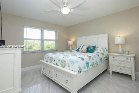 Condominio en venta en Lauderdale-by-the-Sea, Florida, 2 dormitorios, 92.9 m2 № 2031856 - foto 17