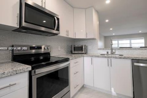 Condominio en venta en Lauderdale-by-the-Sea, Florida, 2 dormitorios, 92.9 m2 № 2031856 - foto 8