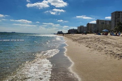 Condominio en Lauderdale-by-the-Sea, Florida, 2 dormitorios  № 2031856