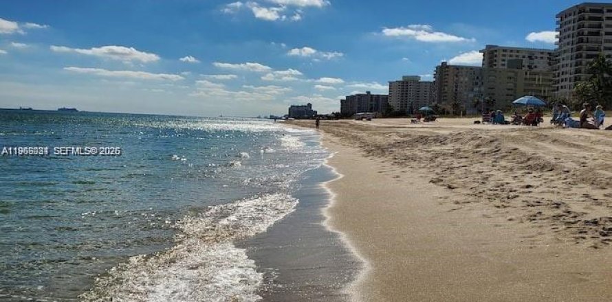 Condominio en Lauderdale-by-the-Sea, Florida, 2 dormitorios  № 2031856