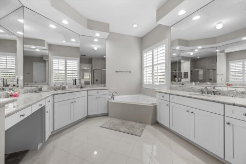 House in Jupiter, Florida 5 bedrooms, 365.48 sq.m. № 2188593 - photo 21