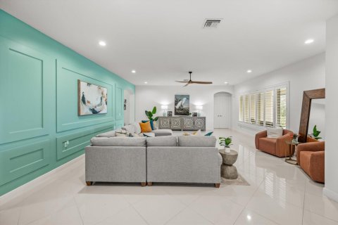 House in Jupiter, Florida 5 bedrooms, 365.48 sq.m. № 2188593 - photo 8