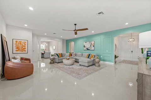 House in Jupiter, Florida 5 bedrooms, 365.48 sq.m. № 2188593 - photo 6