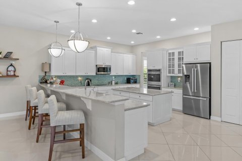 House in Jupiter, Florida 5 bedrooms, 365.48 sq.m. № 2188593 - photo 13