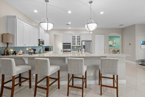 House in Jupiter, Florida 5 bedrooms, 365.48 sq.m. № 2188593 - photo 12