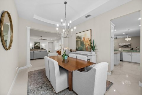 House in Jupiter, Florida 5 bedrooms, 365.48 sq.m. № 2188593 - photo 18