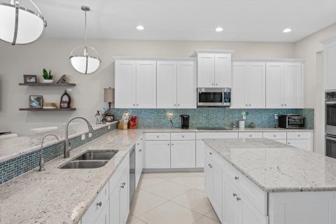 House in Jupiter, Florida 5 bedrooms, 365.48 sq.m. № 2188593 - photo 14