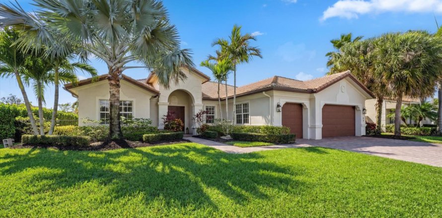 House in Jupiter, Florida 5 bedrooms, 365.48 sq.m. № 2188593