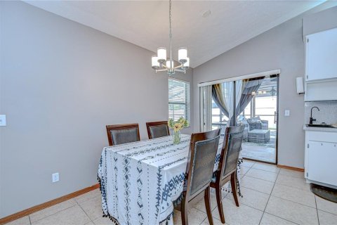 House in Valrico, Florida 4 bedrooms, 201.88 sq.m. № 1780632 - photo 12