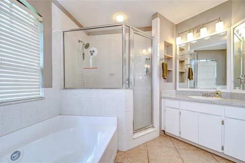 House in Valrico, Florida 4 bedrooms, 201.88 sq.m. № 1780632 - photo 18