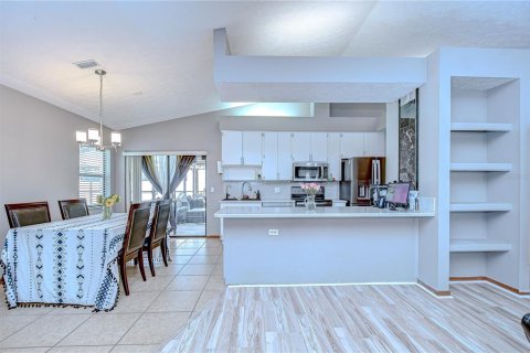 House in Valrico, Florida 4 bedrooms, 201.88 sq.m. № 1780632 - photo 10