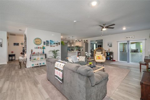 Casa en venta en Frostproof, Florida, 6 dormitorios, 463.02 m2 № 2239313 - foto 6
