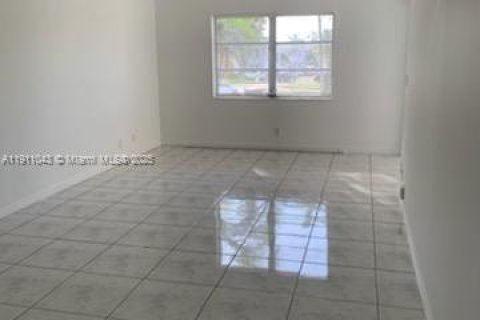 Купить кондоминиум в Маргит, Флорида 1 спальня, 66.89м2, № 1966179 - фото 8