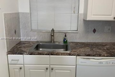 Купить кондоминиум в Маргит, Флорида 1 спальня, 66.89м2, № 1966179 - фото 4