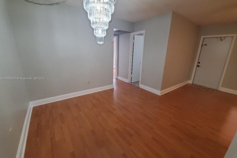 Copropriété à louer à Hialeah, Floride: 2 chambres, 69.4 m2 № 1948315 - photo 8