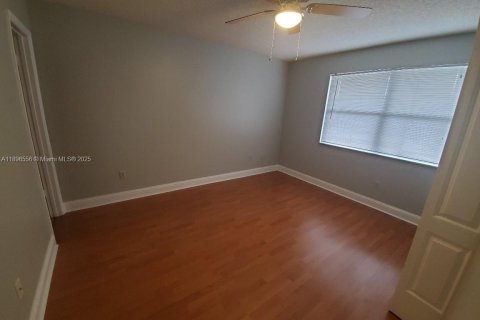 Copropriété à louer à Hialeah, Floride: 2 chambres, 69.4 m2 № 1948315 - photo 5