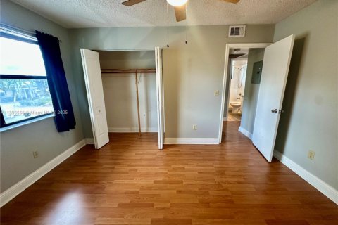 Copropriété à louer à Hialeah, Floride: 2 chambres, 69.4 m2 № 1948315 - photo 15