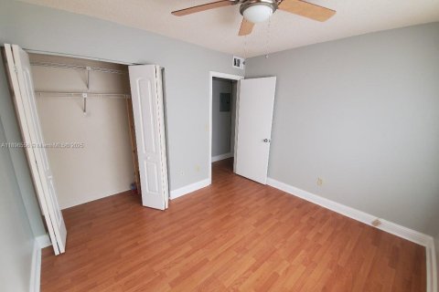 Copropriété à louer à Hialeah, Floride: 2 chambres, 69.4 m2 № 1948315 - photo 6