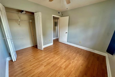 Copropriété à louer à Hialeah, Floride: 2 chambres, 69.4 m2 № 1948315 - photo 14