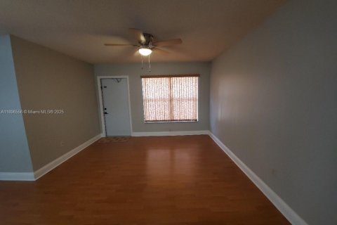 Copropriété à louer à Hialeah, Floride: 2 chambres, 69.4 m2 № 1948315 - photo 9