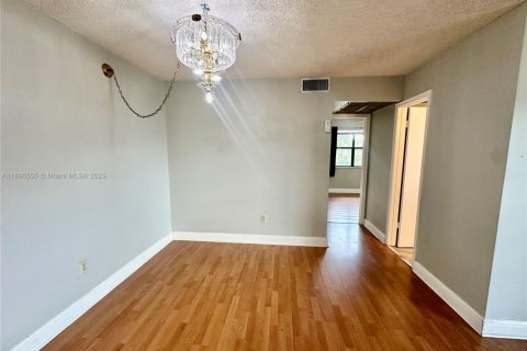 Copropriété à louer à Hialeah, Floride: 2 chambres, 69.4 m2 № 1948315 - photo 10