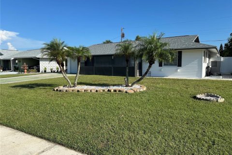 House in Sun City Center, Florida 3 bedrooms, 109.44 sq.m. № 1885621 - photo 4