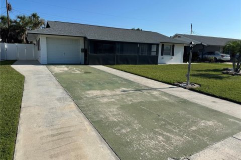 House in Sun City Center, Florida 3 bedrooms, 109.44 sq.m. № 1885621 - photo 2
