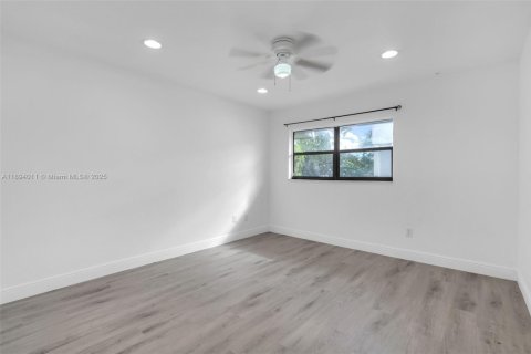 Condo in Lauderhill, Florida, 2 bedrooms № 1945860 - photo 10