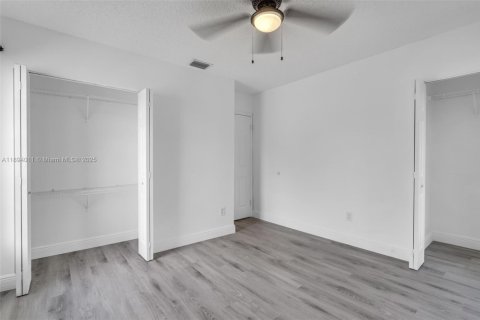 Condo in Lauderhill, Florida, 2 bedrooms № 1945860 - photo 14