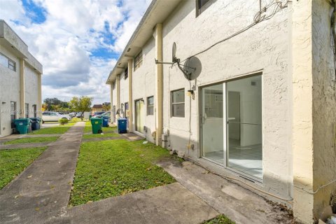 Condo in Lauderhill, Florida, 2 bedrooms № 1945860 - photo 18