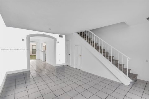 Condo in Lauderhill, Florida, 2 bedrooms № 1945860 - photo 5