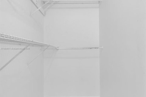 Condo in Lauderhill, Florida, 2 bedrooms № 1945860 - photo 11