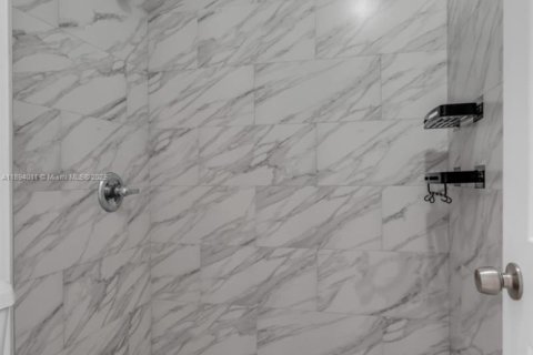 Condo in Lauderhill, Florida, 2 bedrooms № 1945860 - photo 13