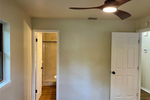 House in Gainesville, Florida 3 bedrooms, 117.71 sq.m. № 2092687 - photo 17