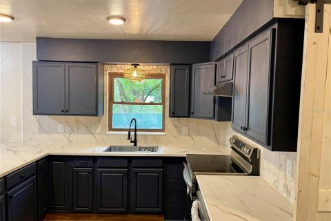 House in Gainesville, Florida 3 bedrooms, 117.71 sq.m. № 2092687 - photo 8