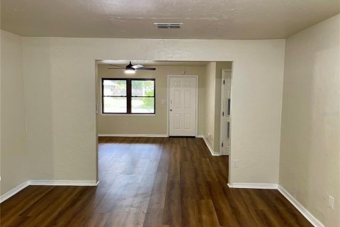 House in Gainesville, Florida 3 bedrooms, 117.71 sq.m. № 2092687 - photo 7