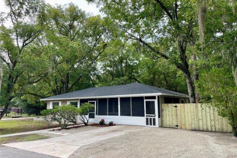 House in Gainesville, Florida 3 bedrooms, 117.71 sq.m. № 2092687 - photo 2