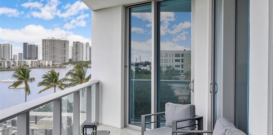Condo à North Miami Beach, Floride, 3 chambres № 1867518
